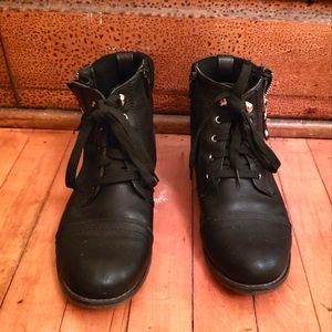 Black ankle boots, lace up with side zip. Sz 9.5